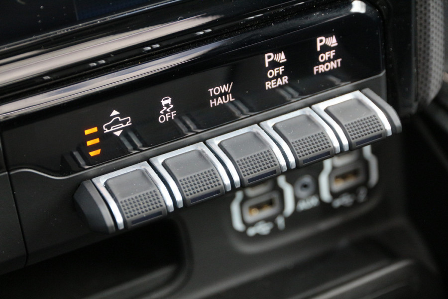 Dodge Ram 1500 5.7 HEMI V8 | Luchtvering | Virtual cockpit | Panorama | Vol!!