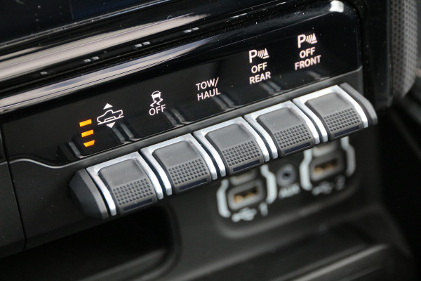 Dodge Ram 1500 5.7 HEMI V8 | Luchtvering | Virtual cockpit | Panorama | Vol!!