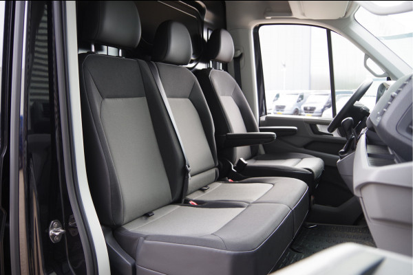 Volkswagen Crafter 35 2.0 TDI L3H3(L2H2) BLACK EDITION! AUT. LED, TREKHAAK, BETIMMERING, STOELVERWARMING, GEVEERDE ERGO COMFORT STOEL, CAMERA, NAVI