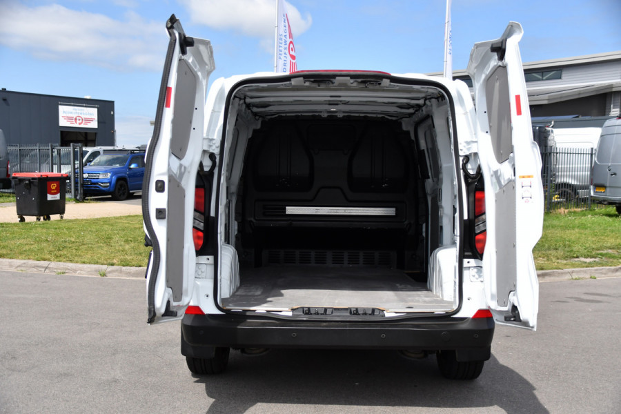 Ford Transit Custom 300 2.0 TDCI L1H1 AWD PB Edition Camera, Adaptieve Cruise, Carplay, 4x4, Virtual, 136pk, Automaat, LED, Multimedia, Sensoren, Uniek!