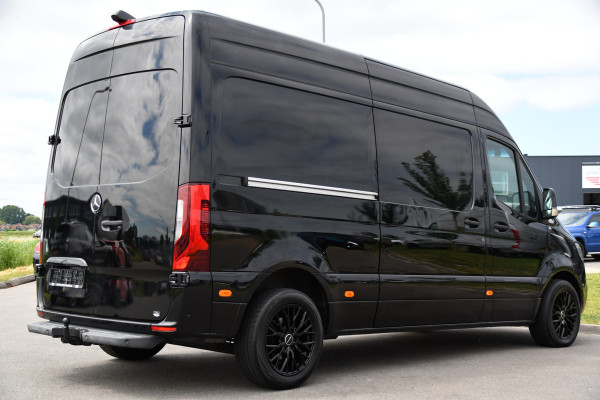 Mercedes-Benz Sprinter 314 2.2 CDI L2H2 Black Edition Full Options! Adaptieve Cruise, Camera, LED, Memory, Standkachel, Stoelverwarming, Trekhaak, Voorruit verwarming, Carplay, 10,5'' Mbux, Uniek!