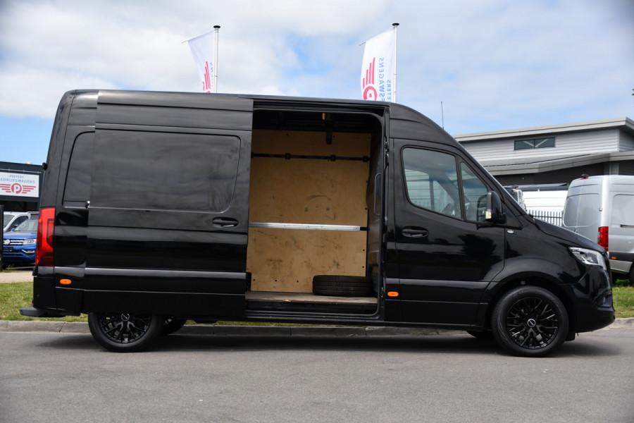Mercedes-Benz Sprinter 314 2.2 CDI L2H2 Black Edition Full Options! Adaptieve Cruise, Camera, LED, Memory, Standkachel, Stoelverwarming, Trekhaak, Voorruit verwarming, Carplay, 10,5'' Mbux, Uniek!