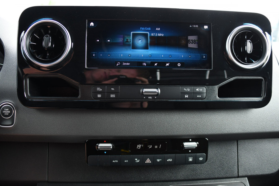 Mercedes-Benz Sprinter 314 2.2 CDI L2H2 Black Edition Full Options! Adaptieve Cruise, Camera, LED, Memory, Standkachel, Stoelverwarming, Trekhaak, Voorruit verwarming, Carplay, 10,5'' Mbux, Uniek!