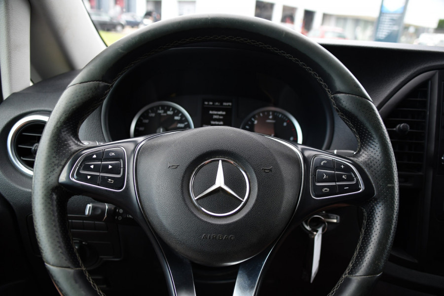 Mercedes-Benz Vito 119 CDI L2 Black Edition Camera, Cruise, LED, 190pk, Automaat, Leder, Trekhaak, Multimedia, Stoelverwarming, Uniek!