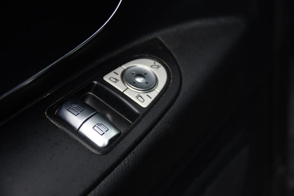 Mercedes-Benz Vito 119 CDI L2 Black Edition Camera, Cruise, LED, 190pk, Automaat, Leder, Trekhaak, Multimedia, Stoelverwarming, Uniek!
