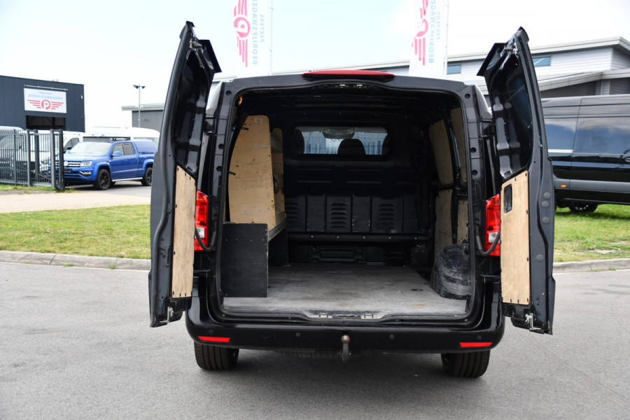 Mercedes-Benz Vito 119 CDI L2 Black Edition Camera, Cruise, LED, 190pk, Automaat, Leder, Trekhaak, Multimedia, Stoelverwarming, Uniek!