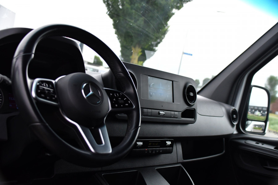 Mercedes-Benz Sprinter 519 V6 3.0 CDI L2H1 PB Edition Camera, Cruise, Carplay, 3500kg Trekhaak, LED, Mbux, Geveerde Stoel, Uniek! 319