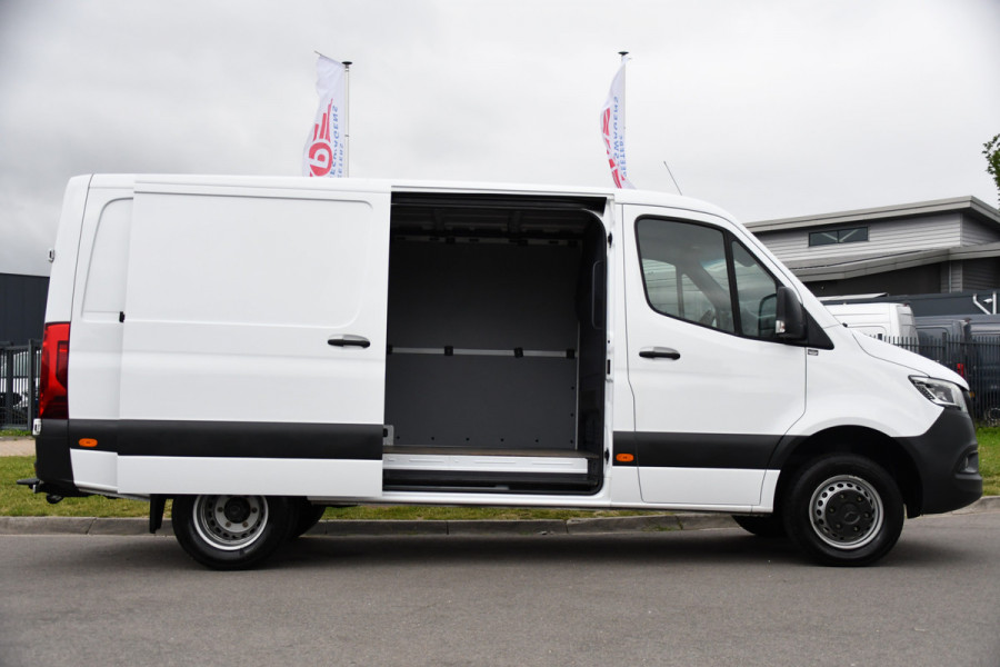 Mercedes-Benz Sprinter 519 V6 3.0 CDI L2H1 PB Edition Camera, Cruise, Carplay, 3500kg Trekhaak, LED, Mbux, Geveerde Stoel, Uniek! 319