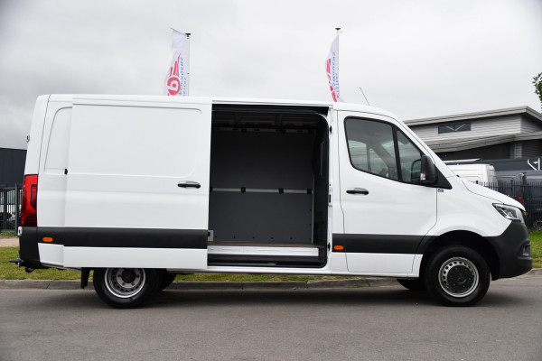 Mercedes-Benz Sprinter 519 V6 3.0 CDI L2H1 PB Edition Camera, Cruise, Carplay, 3500kg Trekhaak, LED, Mbux, Geveerde Stoel, Uniek! 319