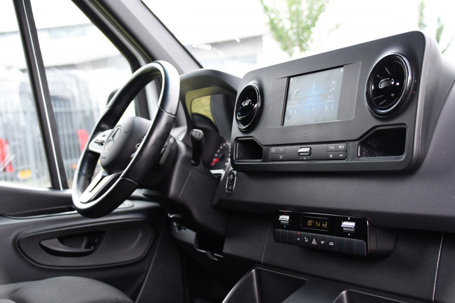Mercedes-Benz Sprinter 519 V6 3.0 CDI L2H1 PB Edition Camera, Cruise, Carplay, 3500kg Trekhaak, LED, Mbux, Geveerde Stoel, Uniek! 319