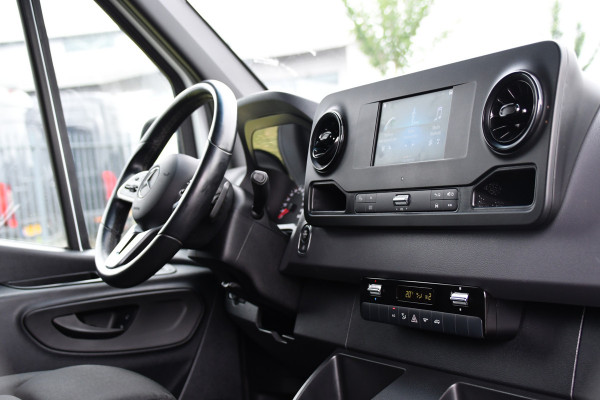 Mercedes-Benz Sprinter 519 V6 3.0 CDI L2H1 PB Edition Camera, Cruise, Carplay, 3500kg Trekhaak, LED, Mbux, Geveerde Stoel, Uniek! 319