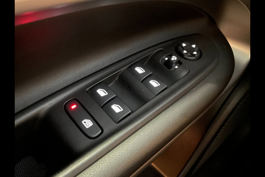 Jeep Avenger 54 kWh|95% SOH|BLACK EDITION|ELEK.A-KLEP|ACC|CAMERA|CARPLAY|ANDROID AUTO|STOELVERW.|PDC V+A|LMV|NAP|NL-AUTO|INCL.BTW|