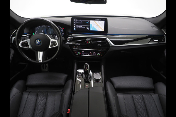 BMW 5 Serie Touring 530e M Sport Shadow Line | Panoramadak | Leder | LaserLED | HUD | Keyless | Sfeerlicht | Camera | Dodehoek