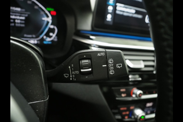 BMW 5 Serie Touring 530e M Sport Shadow Line | Panoramadak | Leder | LaserLED | HUD | Keyless | Sfeerlicht | Camera | Dodehoek