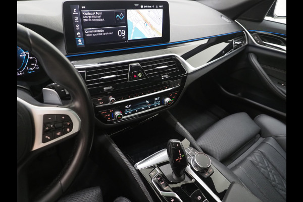 BMW 5 Serie Touring 530e M Sport Shadow Line | Panoramadak | Leder | LaserLED | HUD | Keyless | Sfeerlicht | Camera | Dodehoek