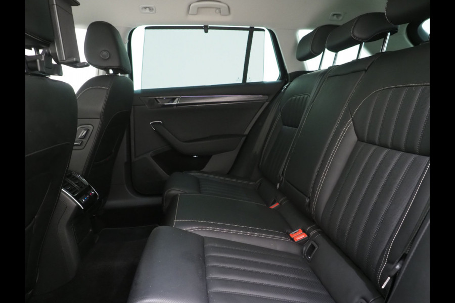 Škoda Superb Combi 1.4 TSI iV Style | Leder | Trekhaak | 360 | Massage | Stoelkoeling | Keyless | Virtual | Sfeerlicht