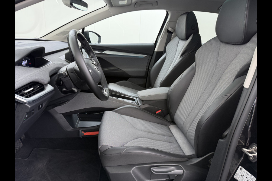 Škoda ENYAQ iV 60 SOH 92% Warmtepomp Panoramadak Adap.Cruise 3-Zone Stoelverwarming Keyless advanced Ecc Pdc Android Auto Apple Carplay Privacy Glas Lmv Led Isofix Lane Assist Verkeersbord herkenning 1e Eigenaar Dealeronderhouden Origineel Nederlandse Auto