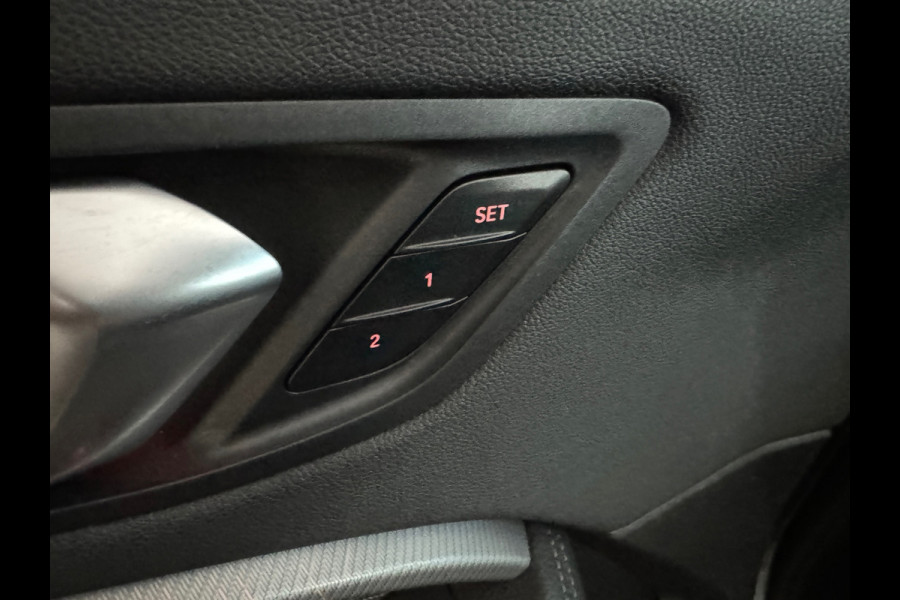 BMW 1-serie M135i xDrive High Executive Edition Pano|HuD|H/K