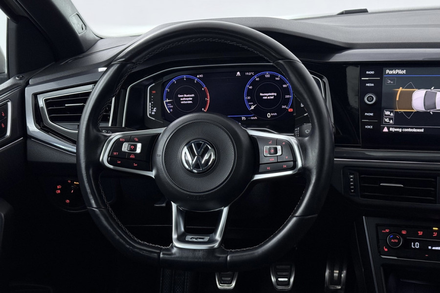 Volkswagen Polo 1.0 TSI Highline Business R-Line (PANORAMADAK, VIRTUAL, STOELVERWARMING, CAMERA, LED, CARPLAY, PDC)