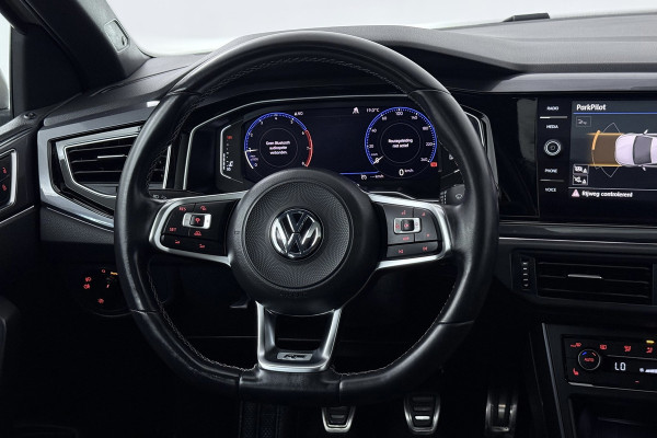 Volkswagen Polo 1.0 TSI Highline Business R-Line (PANORAMADAK, VIRTUAL, STOELVERWARMING, CAMERA, LED, CARPLAY, PDC)