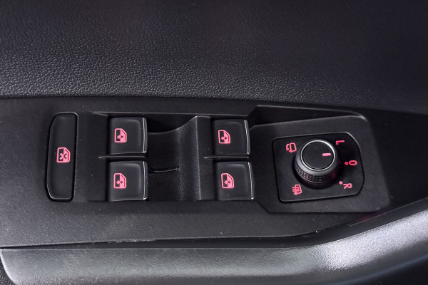 Volkswagen Polo 1.0 TSI Highline Business R-Line (PANORAMADAK, VIRTUAL, STOELVERWARMING, CAMERA, LED, CARPLAY, PDC)