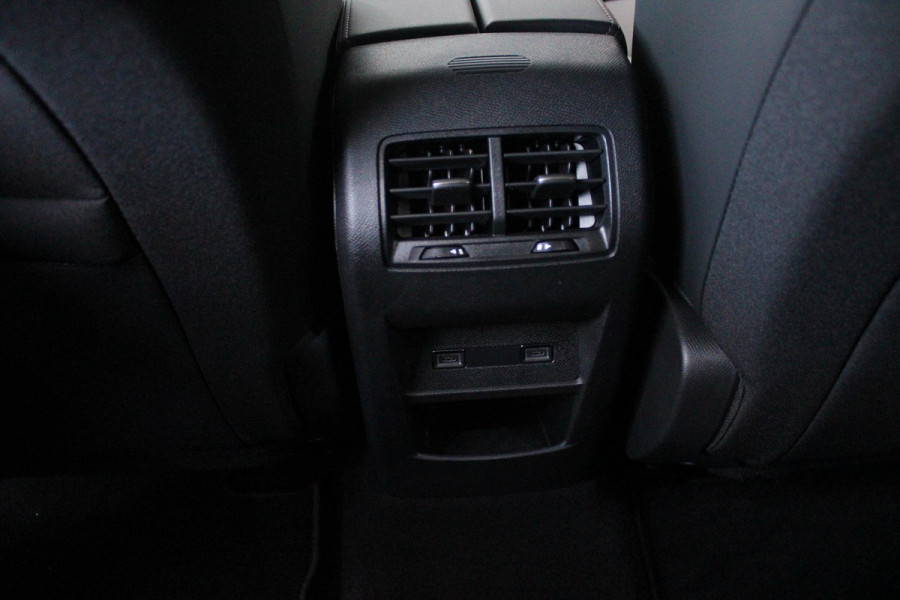 Peugeot 308 1.2 Hybrid 145PK AUTOMAAT ALLURE | AGR STOEL | STOEL EN STUUR VEWARMING | KEYLESS ENTRY/START | DRAADLOZE APPLE CARPLAY/ANDROID AUTO | NAVIGATIE | CLIMATE CONTROL | LICHTMETALEN VELGEN 17" | LED KOPLAMPEN | ACHTERUITRIJCAMERAA | ADAPTIVE CRUISE CONTROL | DRAADLOZE TELEFOONLADER |
