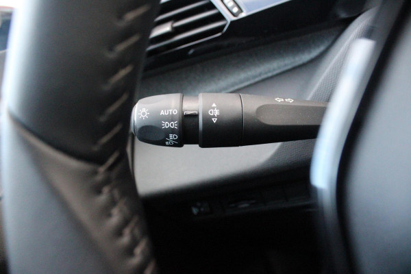 Peugeot 308 1.2 Hybrid 145PK AUTOMAAT ALLURE | AGR STOEL | STOEL EN STUUR VEWARMING | KEYLESS ENTRY/START | DRAADLOZE APPLE CARPLAY/ANDROID AUTO | NAVIGATIE | CLIMATE CONTROL | LICHTMETALEN VELGEN 17" | LED KOPLAMPEN | ACHTERUITRIJCAMERAA | ADAPTIVE CRUISE CONTROL | DRAADLOZE TELEFOONLADER |