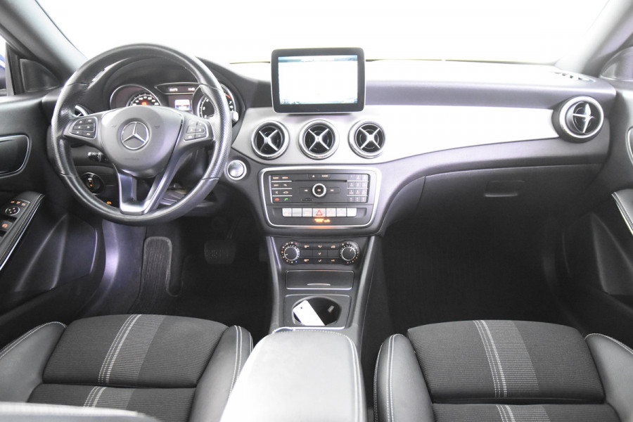 Mercedes-Benz CLA-Klasse Shooting Brake 180 AMG *Leer*Navigatie*