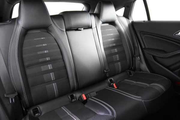 Mercedes-Benz CLA-Klasse Shooting Brake 180 AMG *Leer*Navigatie*
