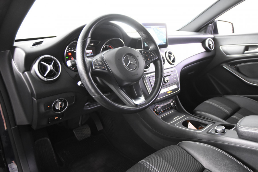 Mercedes-Benz CLA-Klasse Shooting Brake 180 AMG *Leer*Navigatie*