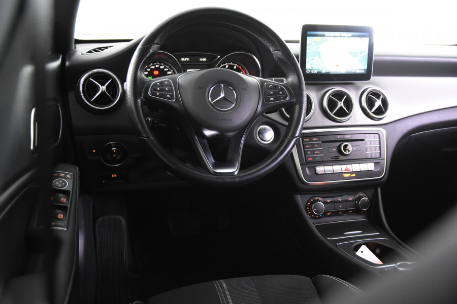 Mercedes-Benz CLA-Klasse Shooting Brake 180 AMG *Leer*Navigatie*