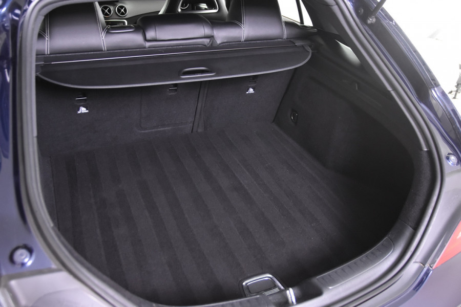 Mercedes-Benz CLA-Klasse Shooting Brake 180 AMG *Leer*Navigatie*