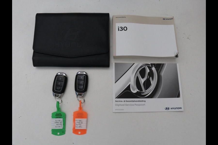 Hyundai i30 Wagon 1.5 T-GDi MHEV Premium Sky | Panoramadak | Stoel & Sturverwarming | Stoelkoeling | Camera | Adaptive cruise | Navigatie | Carplay | DAB+ | Climate control | Full LED