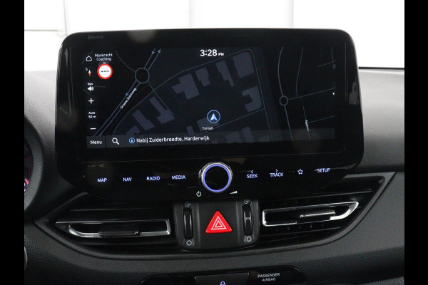 Hyundai i30 Wagon 1.5 T-GDi MHEV Premium Sky | Panoramadak | Stoel & Sturverwarming | Stoelkoeling | Camera | Adaptive cruise | Navigatie | Carplay | DAB+ | Climate control | Full LED