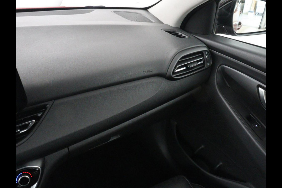 Hyundai i30 Wagon 1.5 T-GDi MHEV Premium Sky | Panoramadak | Stoel & Sturverwarming | Stoelkoeling | Camera | Adaptive cruise | Navigatie | Carplay | DAB+ | Climate control | Full LED