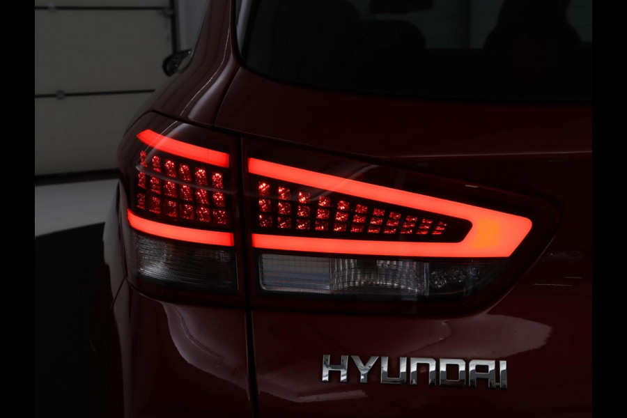 Hyundai i30 Wagon 1.5 T-GDi MHEV Premium Sky | Panoramadak | Stoel & Sturverwarming | Stoelkoeling | Camera | Adaptive cruise | Navigatie | Carplay | DAB+ | Climate control | Full LED