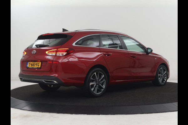Hyundai i30 Wagon 1.5 T-GDi MHEV Premium Sky | Panoramadak | Stoel & Sturverwarming | Stoelkoeling | Camera | Adaptive cruise | Navigatie | Carplay | DAB+ | Climate control | Full LED