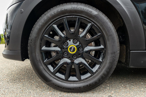 MINI Electric Resolute Edition 33 kWh Soh 97% I Camera I Led I Leder I Navigatie I CarPlay I Android I Climate I Cruise I HeadUp