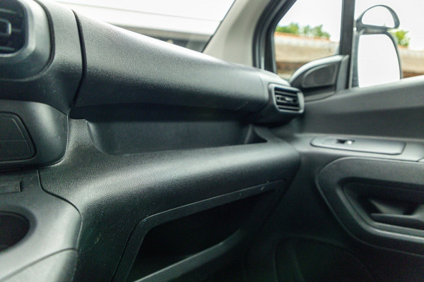 Peugeot Partner 1.2 PureTech Premium Airco I Parkeersensoren I Cruise control I Navigatie I Benzine I Android I CarPlay I NAP