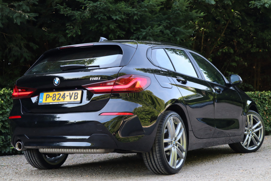 BMW 1-serie Business Edition | Carplay | Navi | 1e eigenaar |