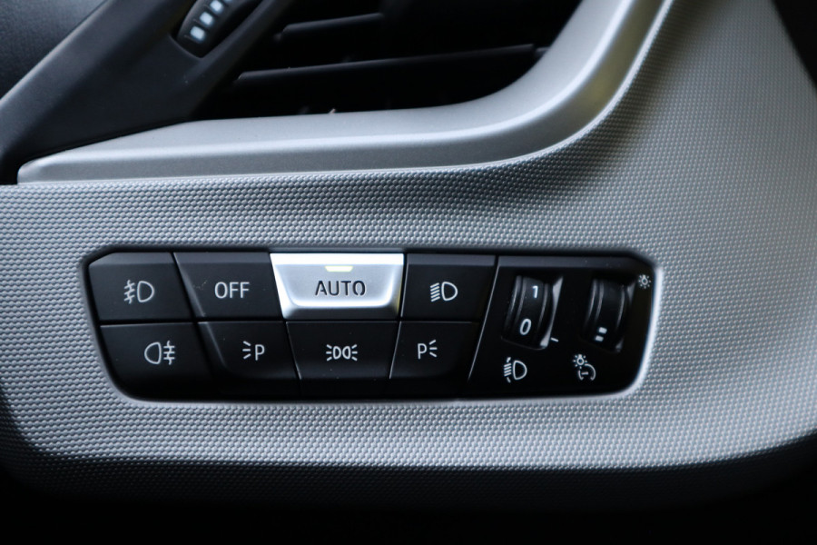 BMW 1-serie Business Edition | Carplay | Navi | 1e eigenaar |