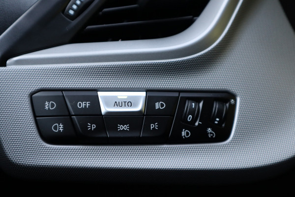 BMW 1-serie Business Edition | Carplay | Navi | 1e eigenaar |