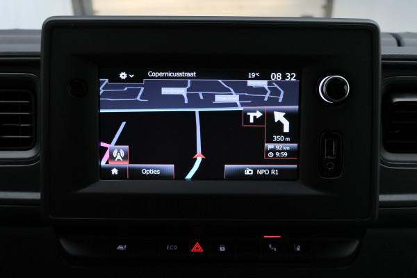 Renault Master T35 2.3 dCi 135 L2H2 Work Edition 3-Zits, Camera, Cruise, Apple Carplay, Rijstrooksensor, DAB, PDC