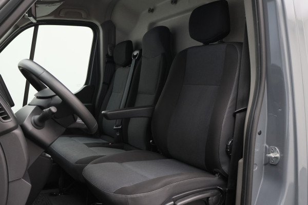 Renault Master T35 2.3 dCi 135 L2H2 Work Edition 3-Zits, Camera, Cruise, Apple Carplay, Rijstrooksensor, DAB, PDC