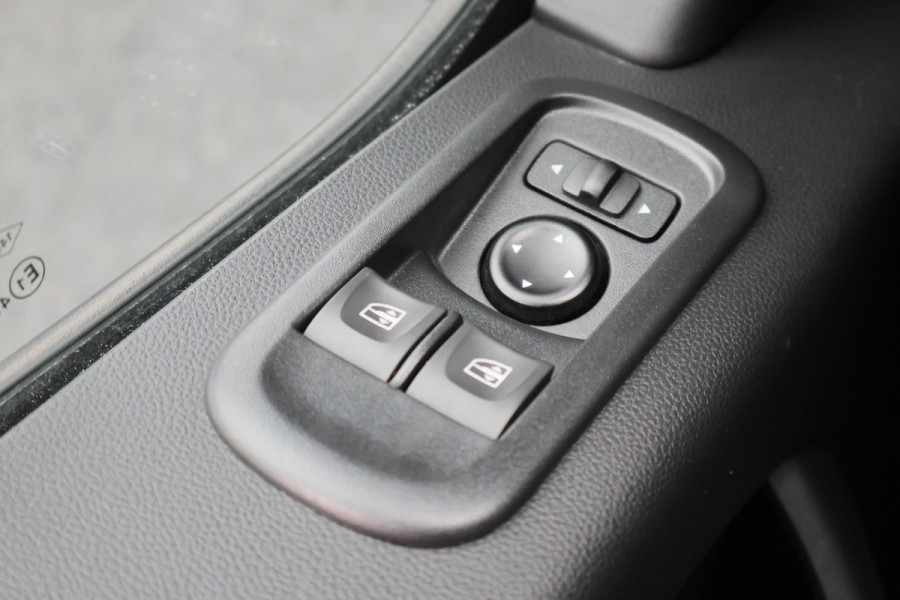 Renault Master T35 2.3 dCi 135 L2H2 Work Edition 3-Zits, Camera, Cruise, Apple Carplay, Rijstrooksensor, DAB, PDC