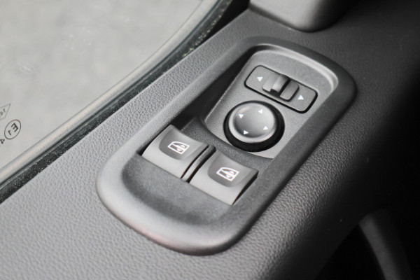 Renault Master T35 2.3 dCi 135 L2H2 Work Edition 3-Zits, Camera, Cruise, Apple Carplay, Rijstrooksensor, DAB, PDC