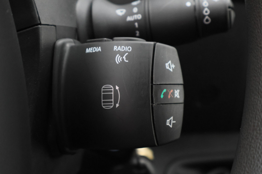 Renault Master T35 2.3 dCi 135 L2H2 Work Edition 3-Zits, Camera, Cruise, Apple Carplay, Rijstrooksensor, DAB, PDC