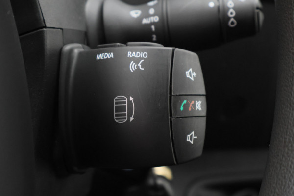Renault Master T35 2.3 dCi 135 L2H2 Work Edition 3-Zits, Camera, Cruise, Apple Carplay, Rijstrooksensor, DAB, PDC