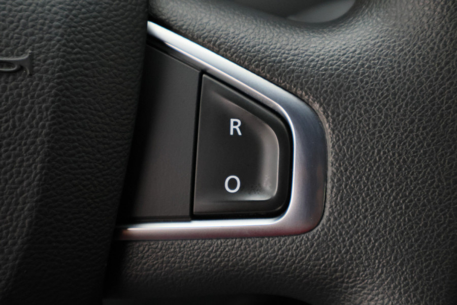 Renault Master T35 2.3 dCi 135 L2H2 Work Edition 3-Zits, Camera, Cruise, Apple Carplay, Rijstrooksensor, DAB, PDC