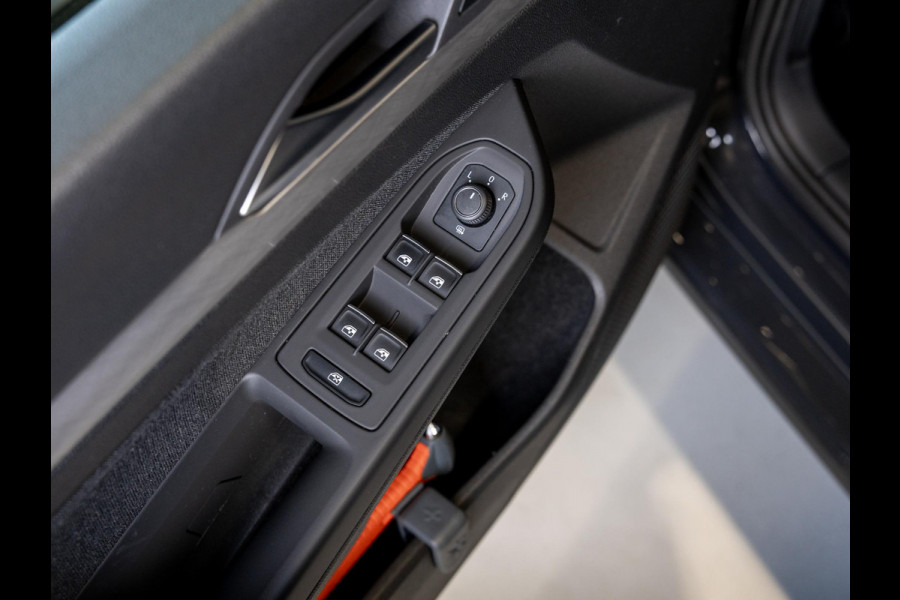 Volkswagen Golf Variant 1.0 TSI Life 110pk / Airco / Stoelverwarming / Achteruitrijcamera / Apple carplay / Adaptieve cruise control